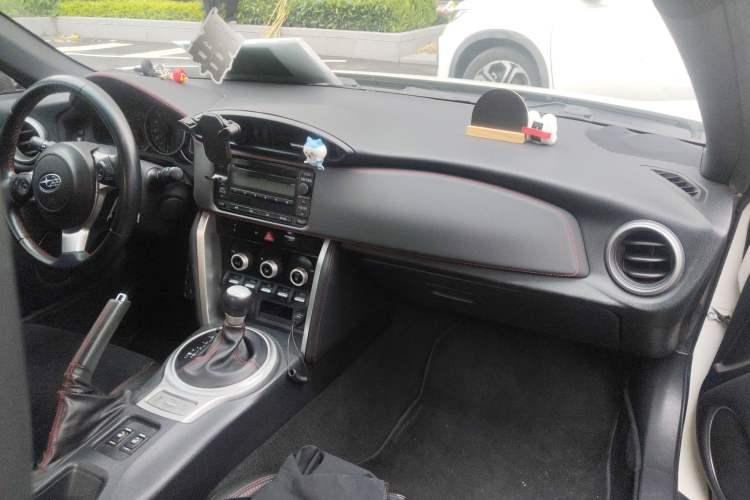 Used Subaru BRZ 2020 2.0L Automatic Type-RS Version Center Console