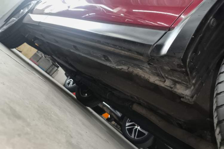 Used Subaru Forester 2013 2.5i Automatic Elite Edition Right Side Sill