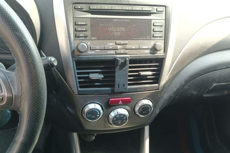 Used Subaru Forester 2008 2.0X Comfort Edition Audio And AC Panel