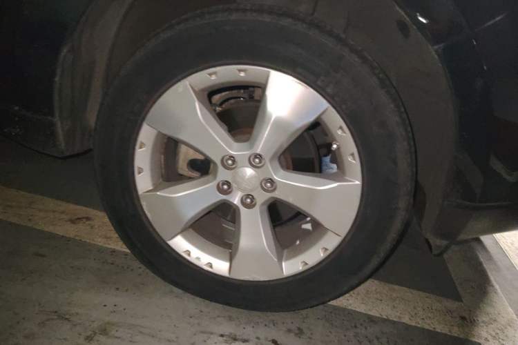 Used Subaru Forester 2010 2.5XT Luxury Navigation Edition Right Front Wheel Hub