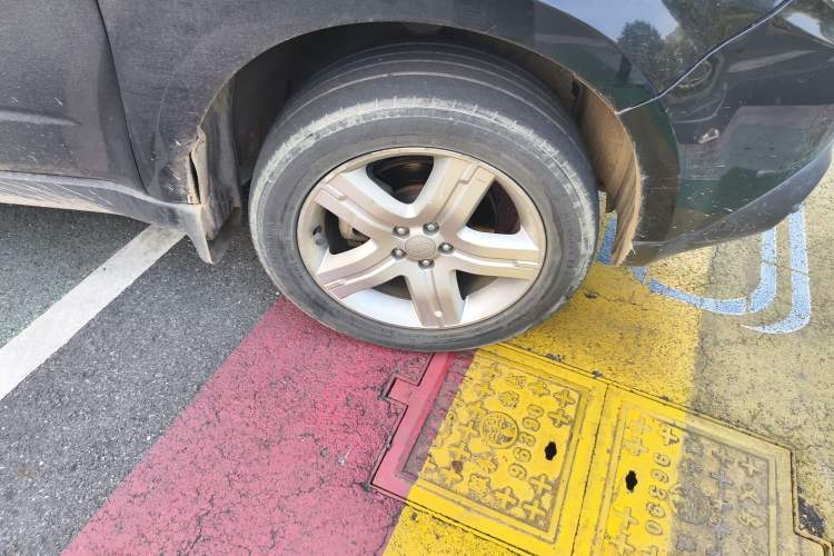 Used Subaru Forester 2010 2.5XS Automatic Luxury Edition Right Front Wheel Hub