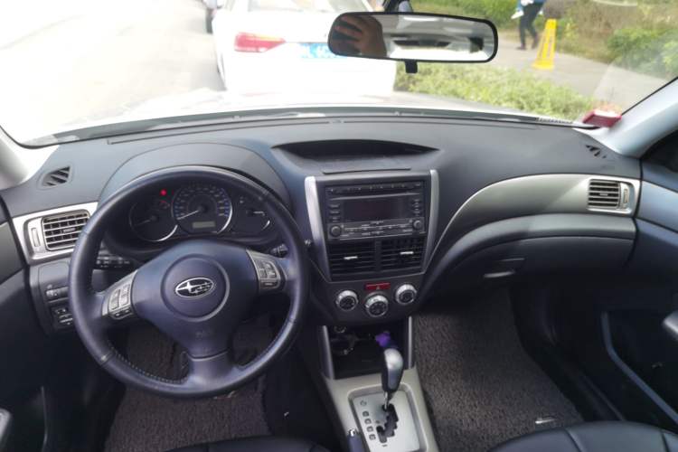 Used Subaru Forester 2010 2.5XS 100 000-Yuan Tonghui Commemorative Edition Center Console