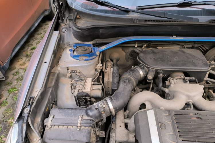Used Subaru Forester 2010 2.0 XS Automatic Luxury Edition Engine Bay Right