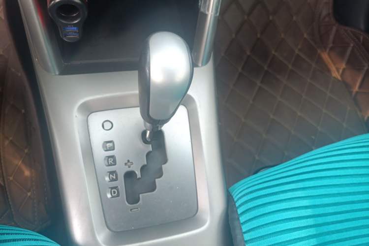 Used Subaru Forester 2010 2.0 XS - 100 000-Yuan Tonghui Commemorative Edition Gear Lever