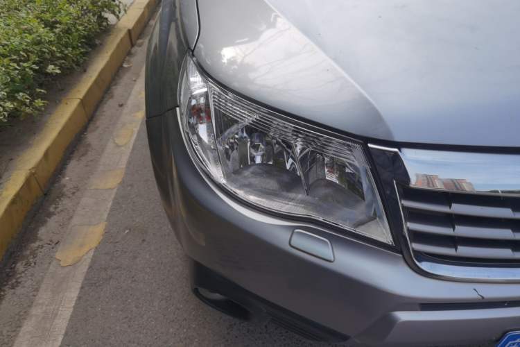 Used Subaru Forester 2010 2.5XS 100 000-Yuan Tonghui Commemorative Edition Right Front Headlight