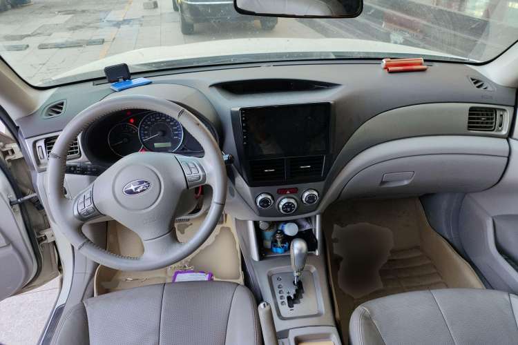 Used Subaru Forester 2010 2.5XS 100 000-Yuan Tonghui Commemorative Edition Center Console