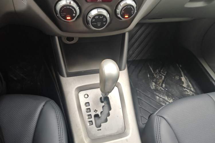 Used Subaru Forester 2010 2.5XS Luxury Navigation Edition Gear Lever