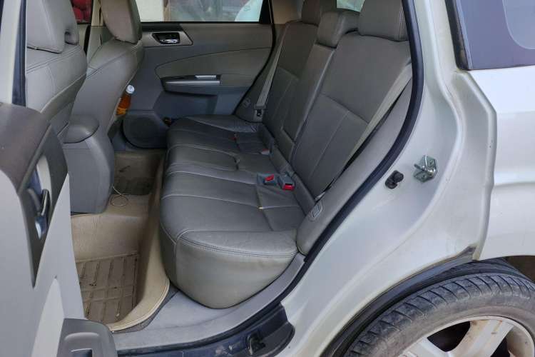 Used Subaru Forester 2010 2.5XS 100 000-Yuan Tonghui Commemorative Edition Left Rear Seat