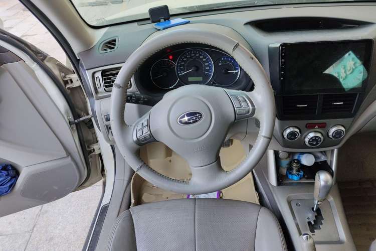 Used Subaru Forester 2010 2.5XS 100 000-Yuan Tonghui Commemorative Edition Steering Wheel