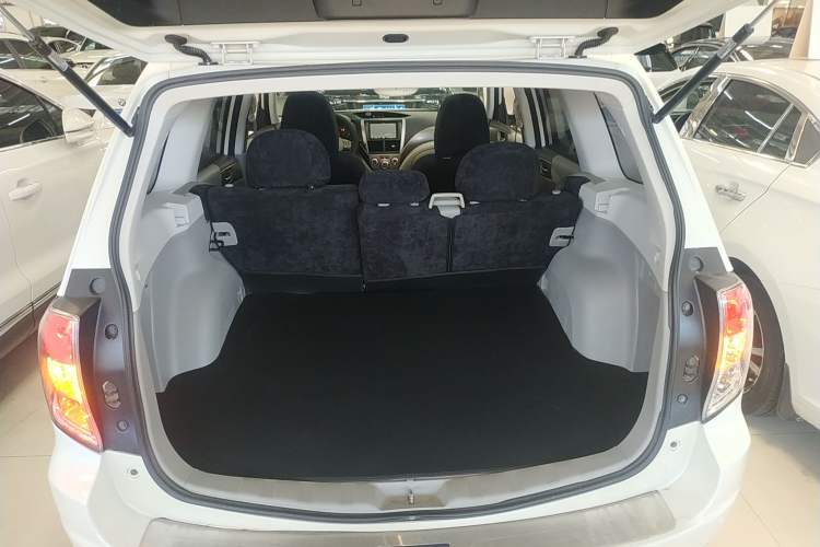 Used Subaru Forester 2010 2.5XS Automatic Luxury Edition Trunk