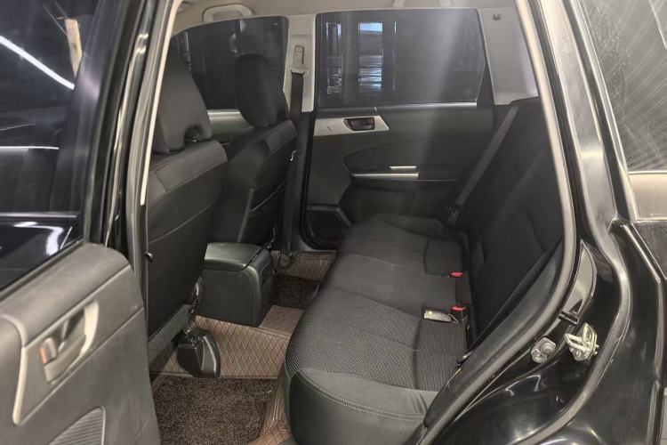 Used Subaru Forester 2011 2.0X Manual Comfort Edition Interior 4