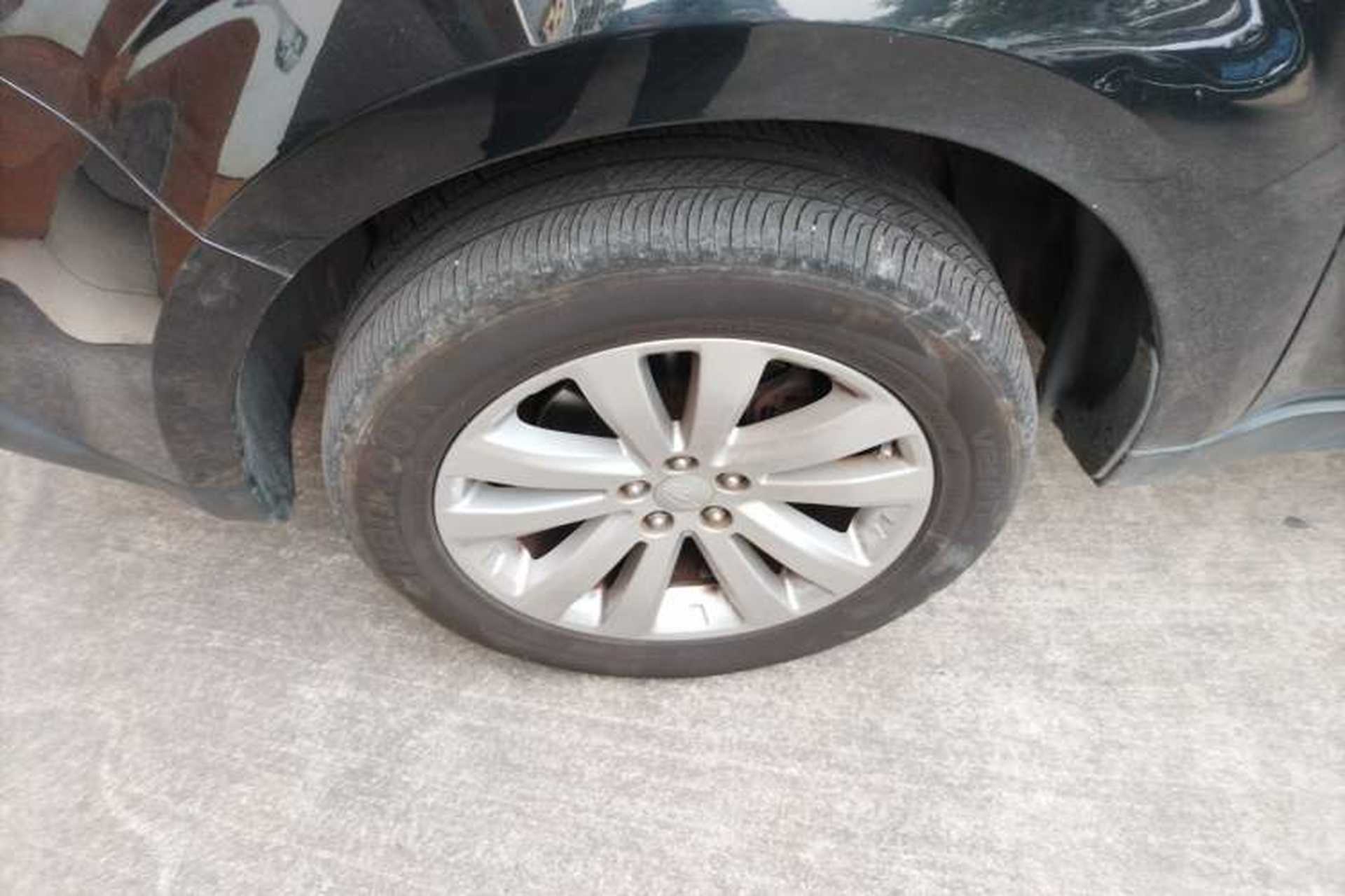 Used Subaru Forester 2011 2.5XS Automatic Luxury Edition Left Front Wheel Hub