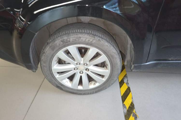Used Subaru Forester 2011 2.5XS Automatic Luxury Edition Left Front Wheel Hub
