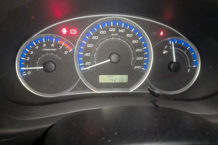 Used Subaru Forester 2011 2.0X Manual Comfort Edition Odometer Close Up