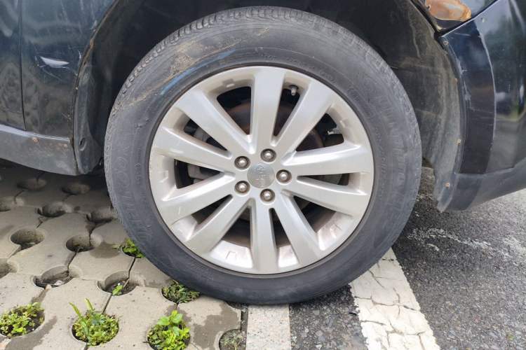 Used Subaru Forester 2011 2.5XT Automatic Luxury Navigation Edition Right Front Wheel Hub