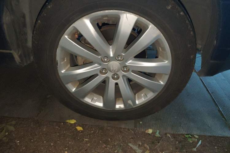 Used Subaru Forester 2011 2.5XS Automatic Deluxe Navigation Edition Right Front Wheel Hub