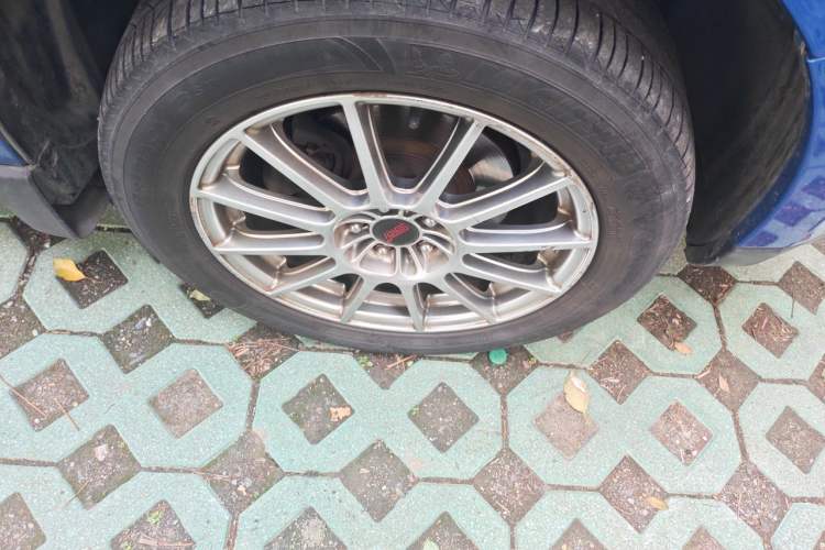 Used Subaru Forester  Right Front Wheel Hub