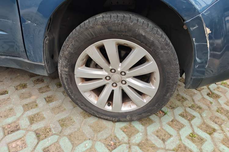 Used Subaru Forester 2011 2.5XS Automatic Luxury Edition Right Front Wheel Hub