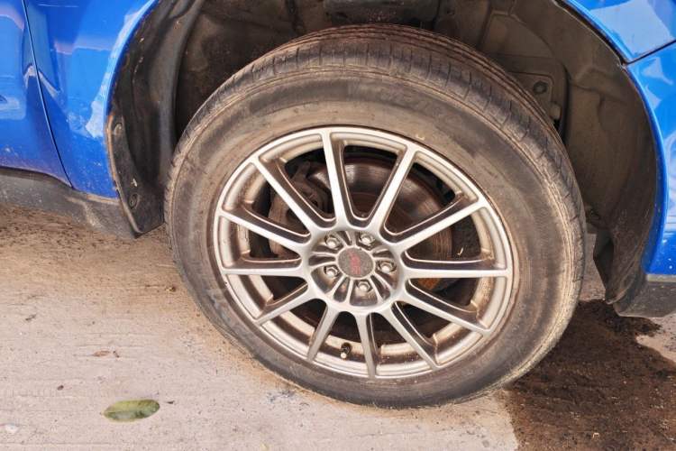 Used Subaru Forester 2011 2.5XS Automatic Luxury Edition Right Front Wheel Hub