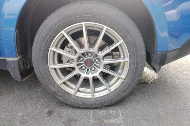Used Subaru Forester 2011 2.5XS Automatic Deluxe Navigation Edition Right Front Wheel Hub