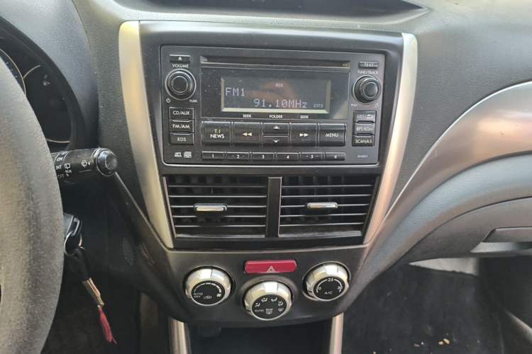 Used Subaru Forester 2011 2.0 XS Automatic Comfort Edition Audio And AC Panel
