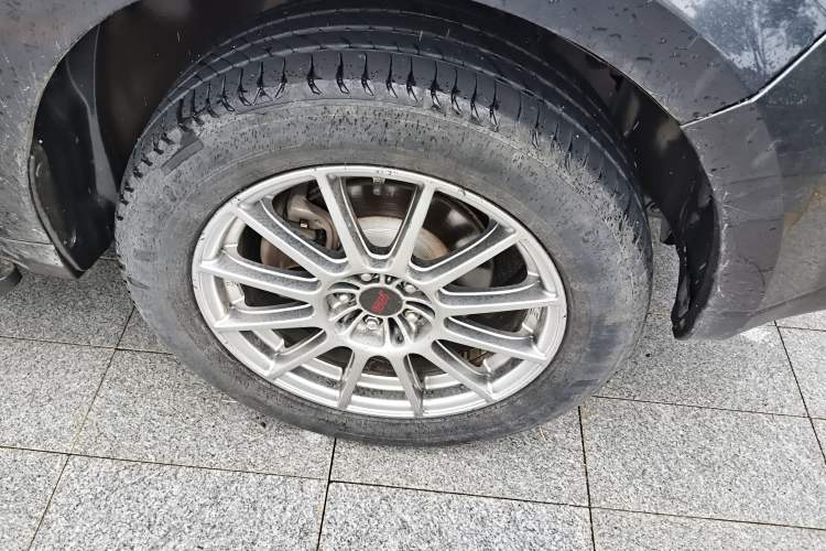 Used Subaru Forester 2011 2.5XS Automatic Luxury Edition Right Front Wheel Hub