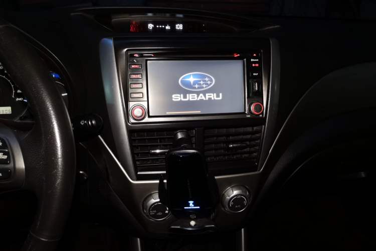 Used Subaru Forester 2011 2.0 XS Automatic Luxury Edition Audio And AC Panel