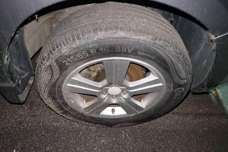 Used Subaru Forester 2011 2.0 XS Automatic Luxury Edition Right Front Wheel Hub