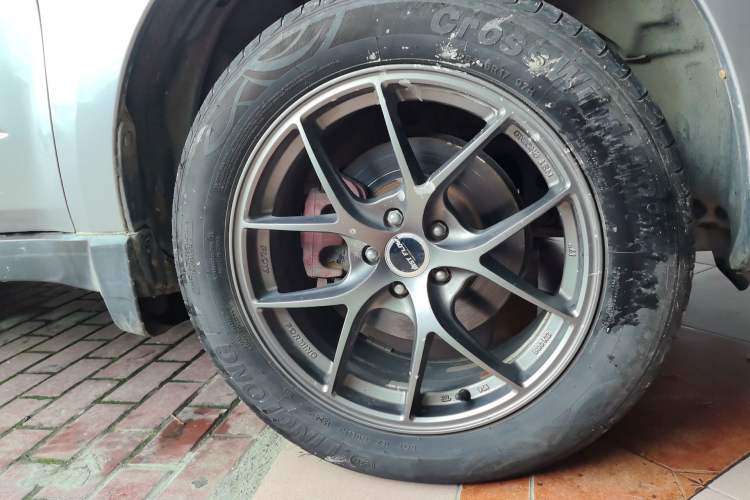 Used Subaru Forester 2011 2.5XS Automatic Luxury Edition Right Front Wheel Hub