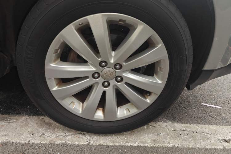Used Subaru Forester 2011 2.5XS Automatic Luxury Edition Right Front Wheel Hub