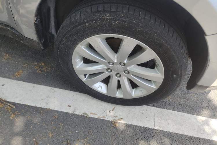 Used Subaru Forester 2011 2.5XS Automatic Deluxe Navigation Edition Right Front Wheel Hub