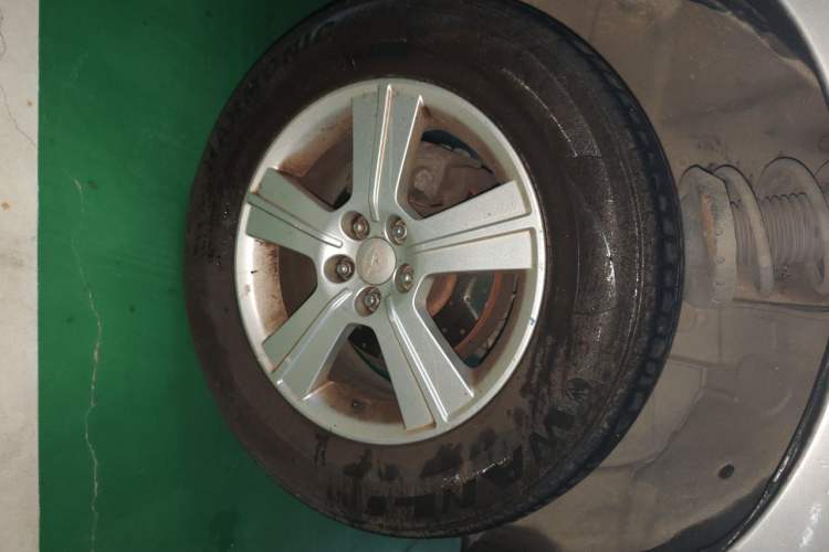 Used Subaru Forester 2011 2.0 XS Automatic Luxury Edition Right Front Wheel Hub