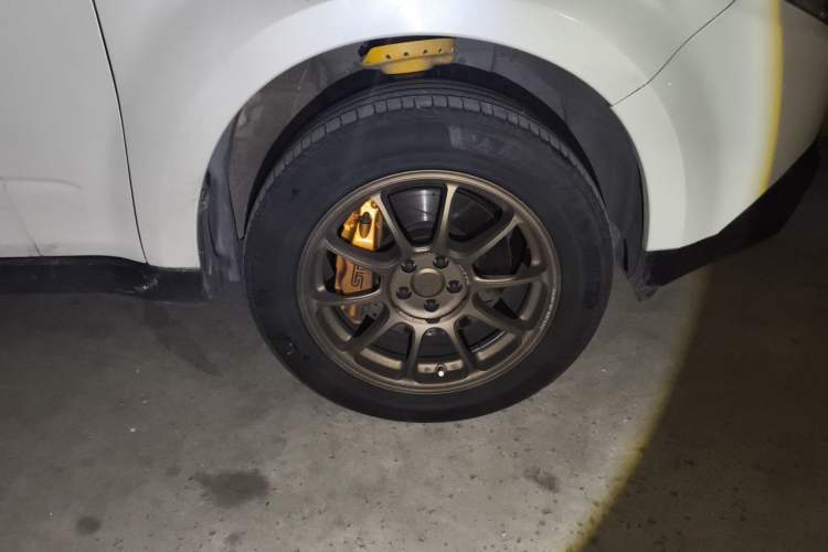Used Subaru Forester 2011 2.5T S-EDITION Automatic Luxury Edition Right Front Wheel Hub