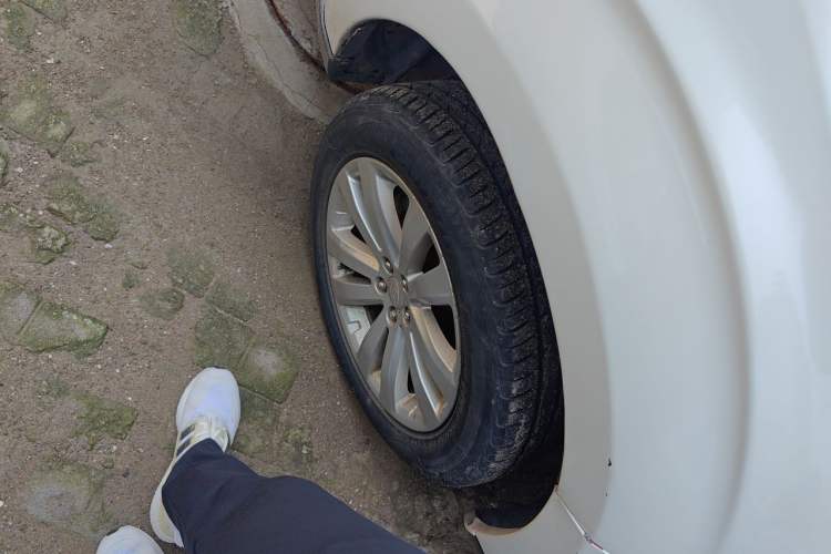 Used Subaru Forester 2011 2.5XS Automatic Luxury Edition Right Front Wheel Hub