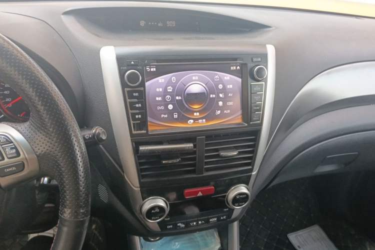 Used Subaru Forester 2012 Classic 2.5XS Automatic Luxury Edition Audio And AC Panel