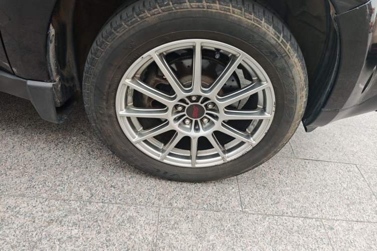 Used Subaru Forester 2012 Classic 2.5XS Automatic Sport Edition Right Front Wheel Hub