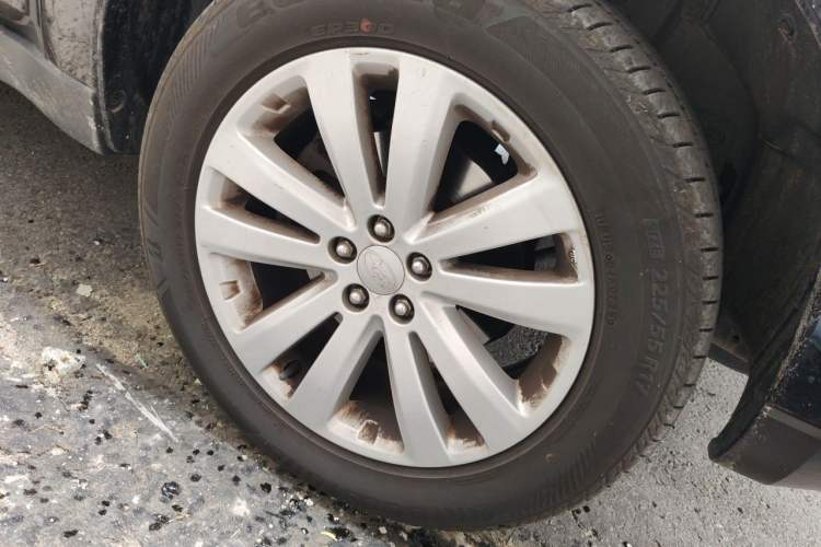 Used Subaru Forester 2012 2.5XS 15th Anniversary Deluxe Edition Right Front Wheel Hub