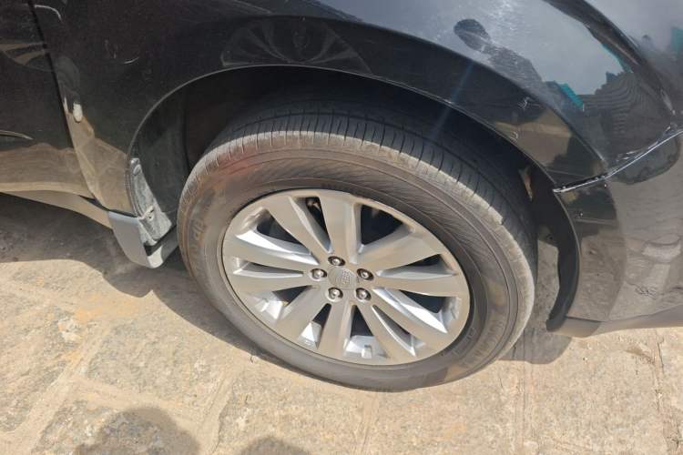 Used Subaru Forester 2012 2.5XS 15th Anniversary Deluxe Edition Right Front Wheel Hub