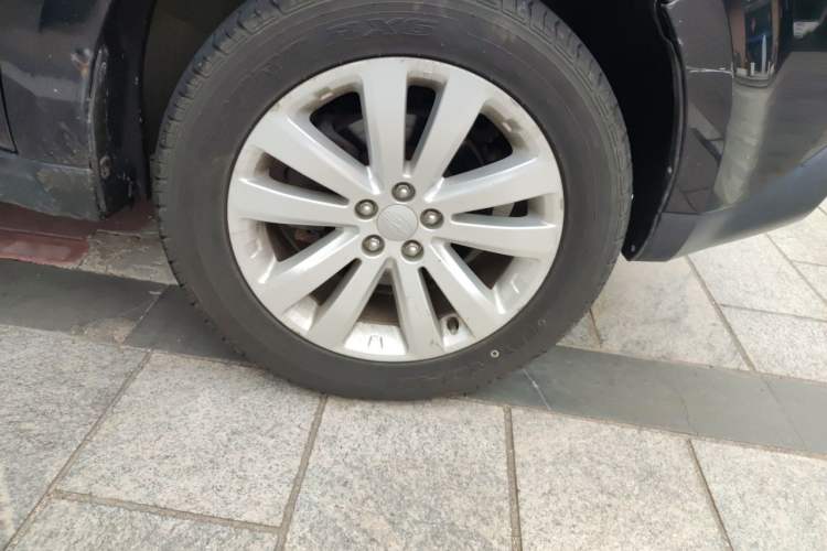 Used Subaru Forester 2012 2.5XS 15th Anniversary Deluxe Edition Right Front Wheel Hub