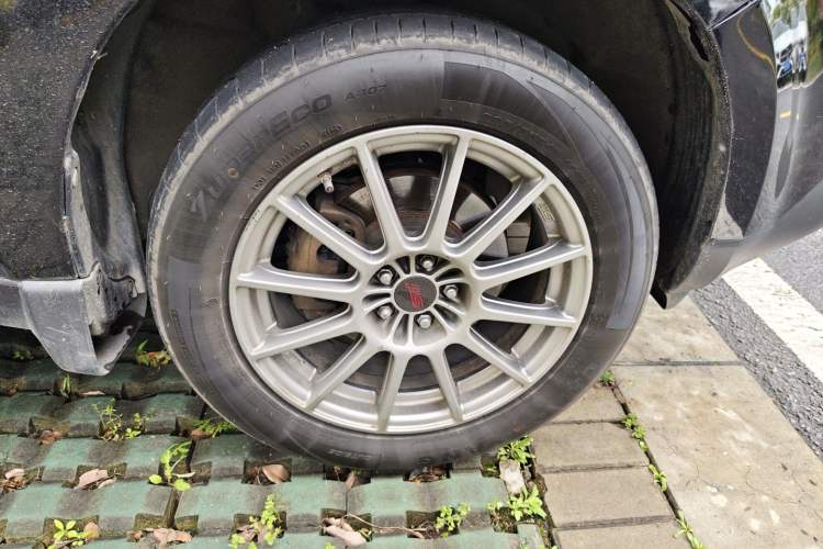 Used Subaru Forester 2012 2.5XS 15th Anniversary Deluxe Edition Right Front Wheel Hub