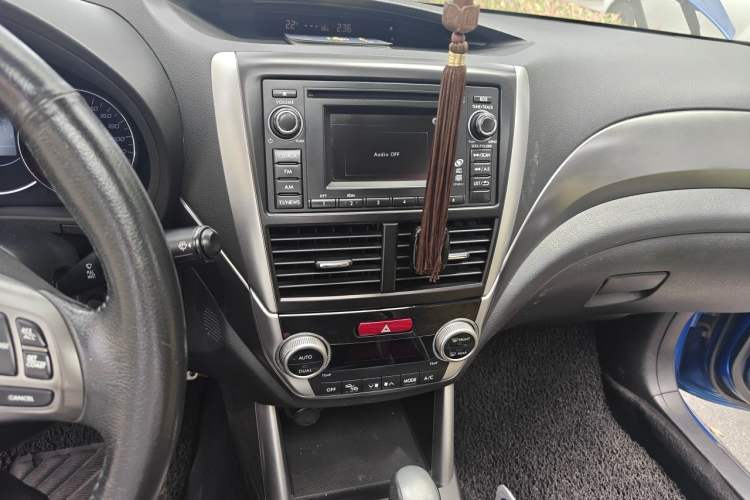 Used Subaru Forester 2012 Classic 2.5XS Automatic Sport Edition Audio And AC Panel