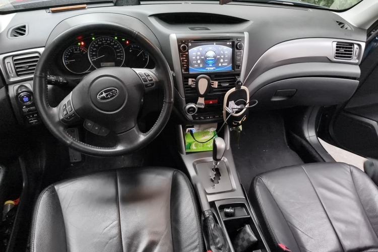 Used Subaru Forester 2012 Classic 2.5XS Automatic Deluxe Navigation Edition Center Console