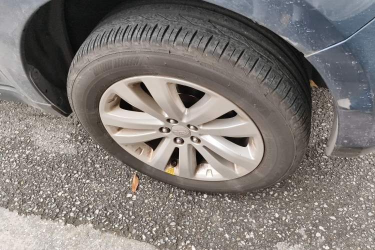 Used Subaru Forester 2012 Classic 2.5XS Automatic Deluxe Navigation Edition Right Front Wheel Hub