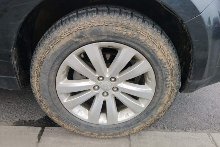Used Subaru Forester 2012 2.5XS 15th Anniversary Deluxe Edition Right Front Wheel Hub