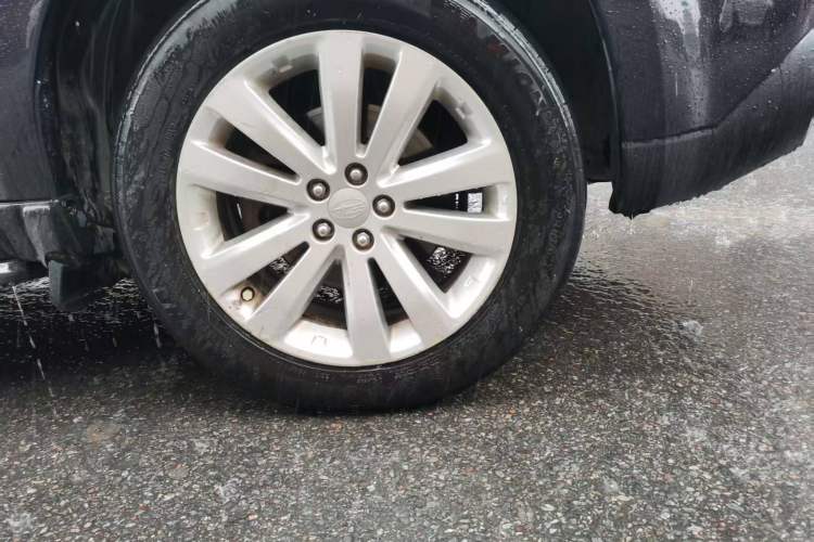 Used Subaru Forester 2012 Classic 2.5XS Automatic Luxury Edition Right Front Wheel Hub
