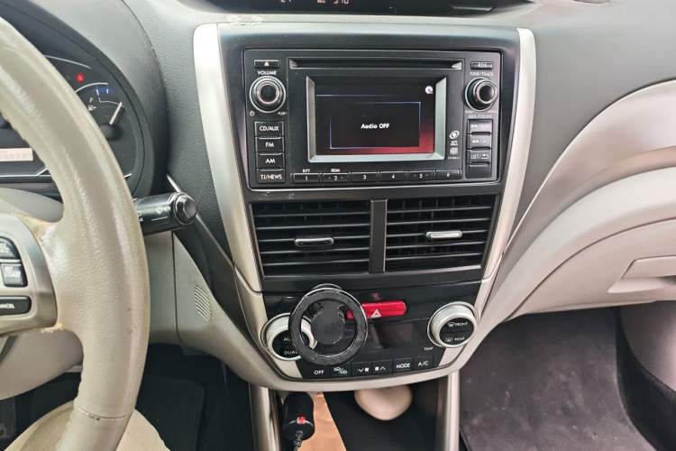 Used Subaru Forester 2012 Classic 2.5XS Automatic Luxury Edition Audio And AC Panel