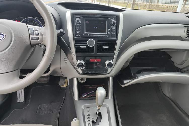 Used Subaru Forester 2012 Classic 2.5XS Automatic Luxury Edition Audio And AC Panel