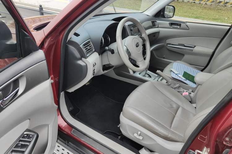 Used Subaru Forester 2012 Classic 2.5XS Automatic Luxury Edition Interior 2
