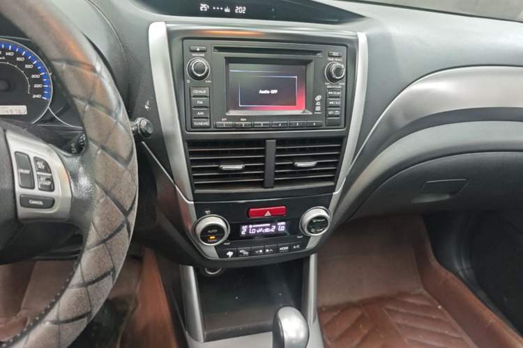Used Subaru Forester 2012 Classic 2.5XS Automatic Luxury Edition Audio And AC Panel