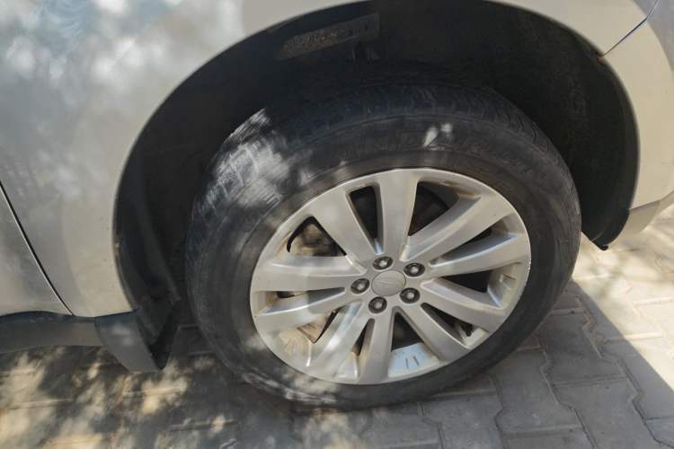 Used Subaru Forester 2012 2.5XS 15th Anniversary Deluxe Edition Right Front Wheel Hub